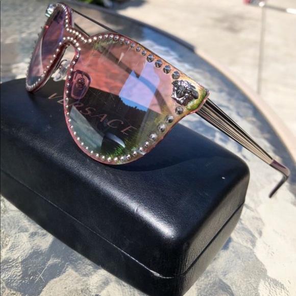 PINK MIRROR STUD VERSACE’S - Picture 2 of 3